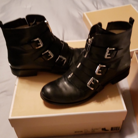 Michael kors booties - Picture 3 of 3